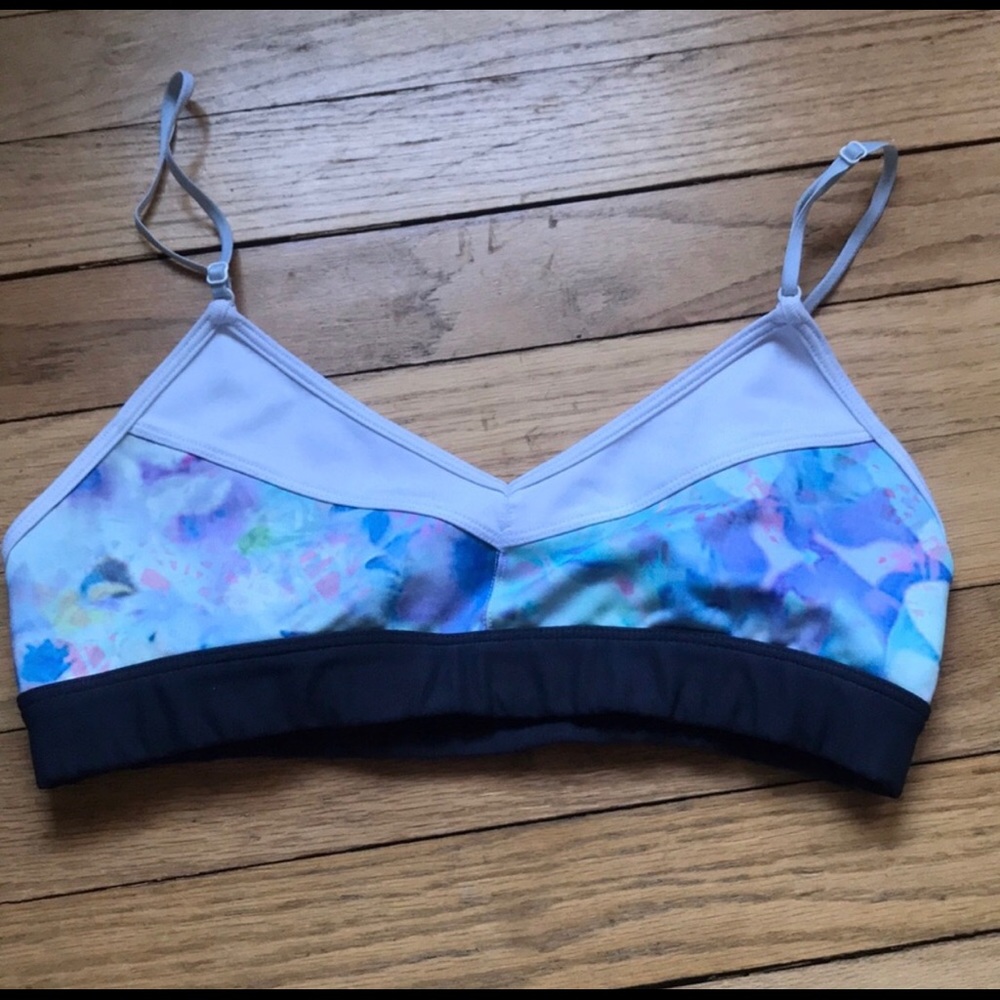Alo yoga Tidal flow sports bra